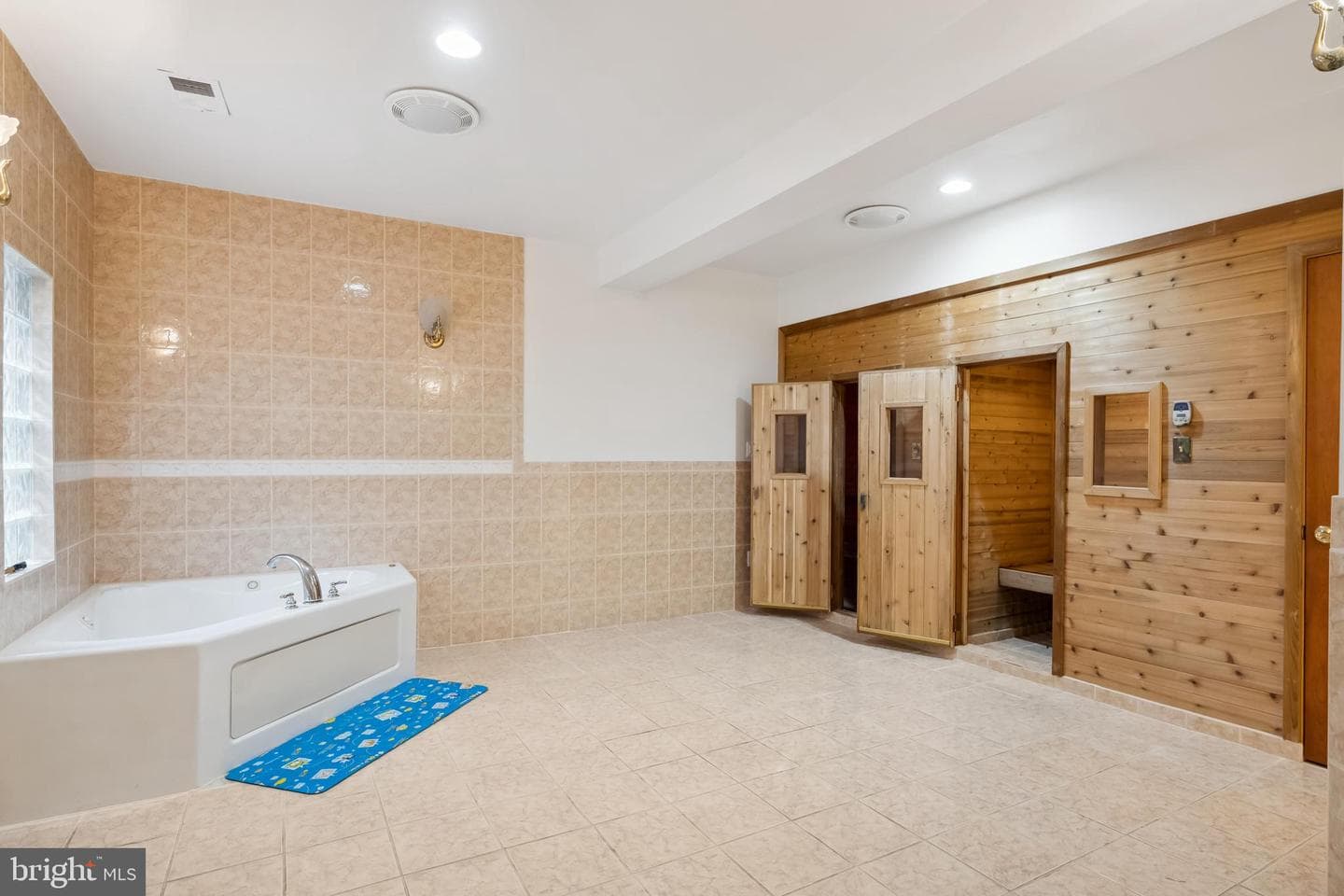 1546 Wellingham Court photo 65