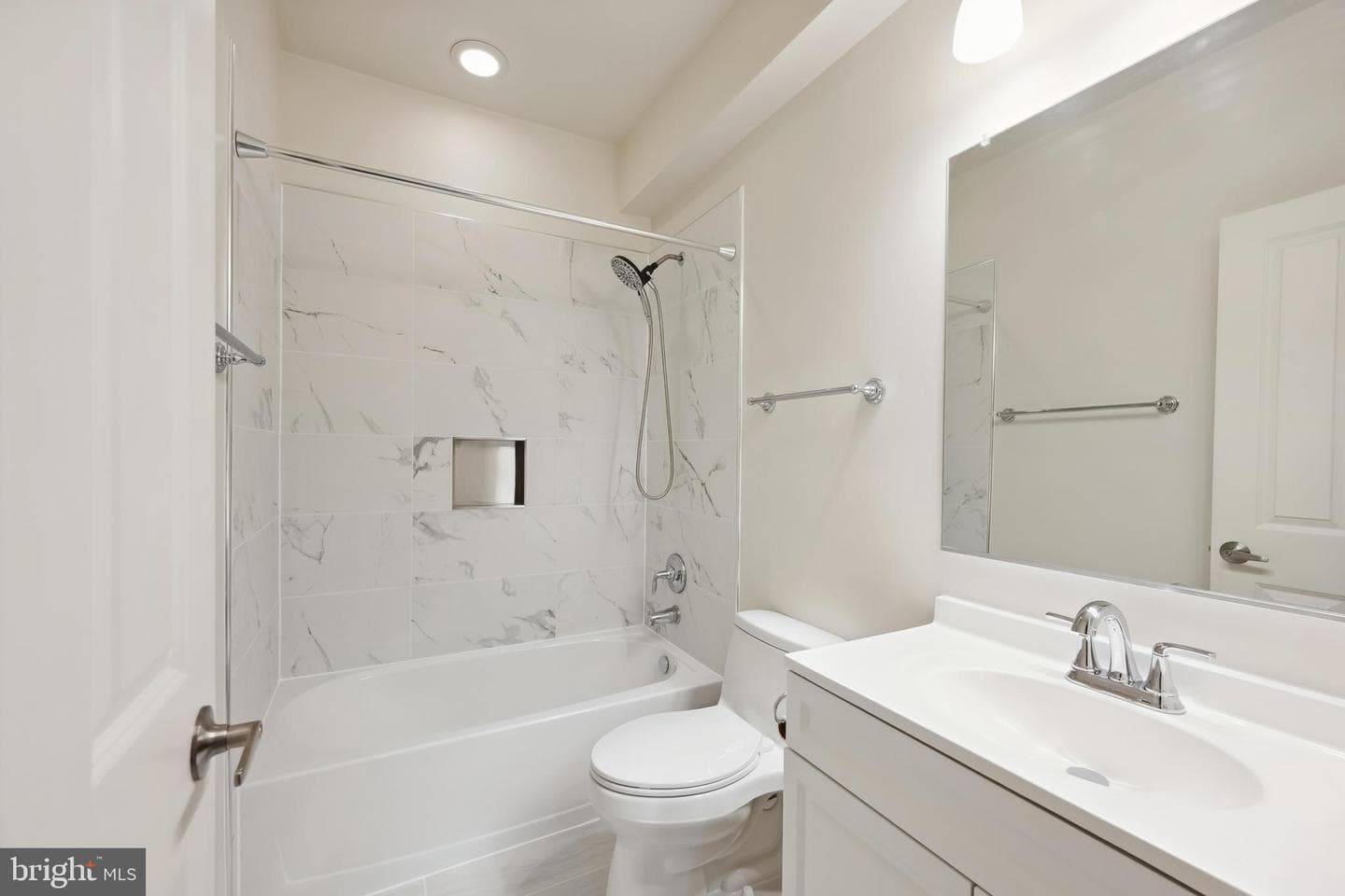 1546 Wellingham Court photo 69