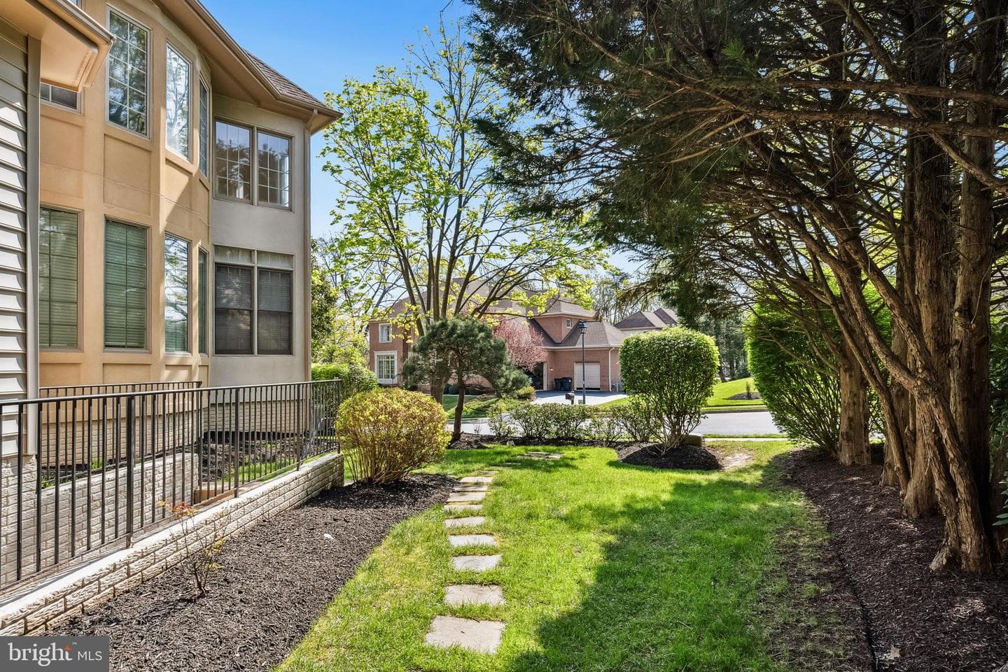 1546 Wellingham Court photo 8
