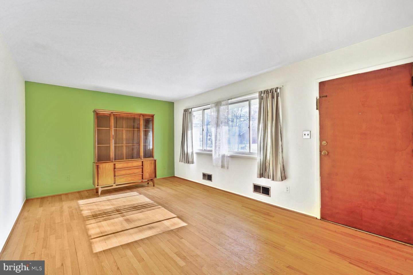 6524 Greenleaf Street photo 2