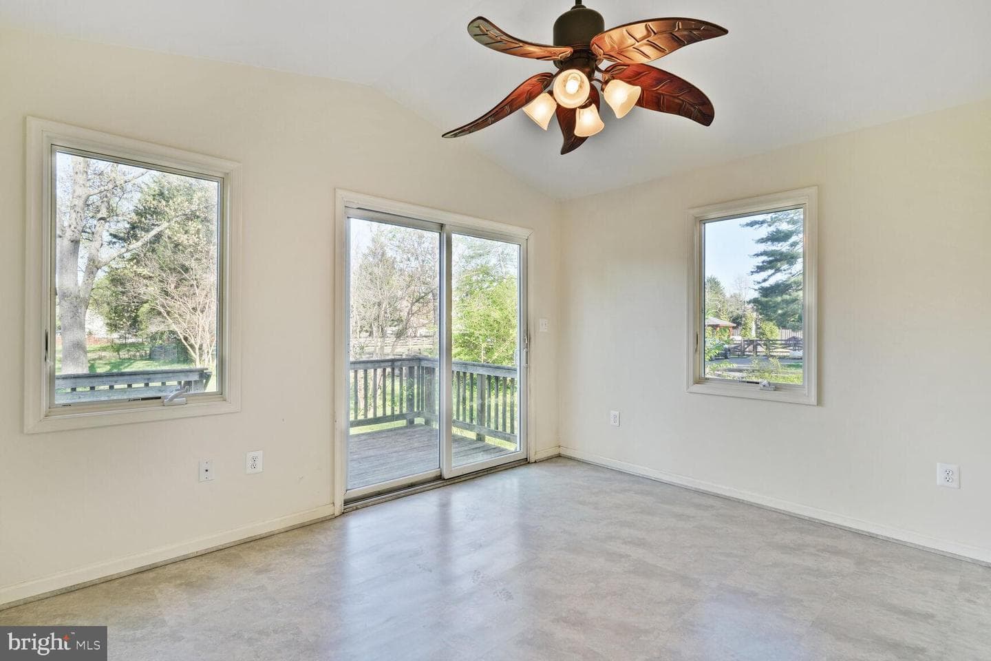 6524 Greenleaf Street photo 7