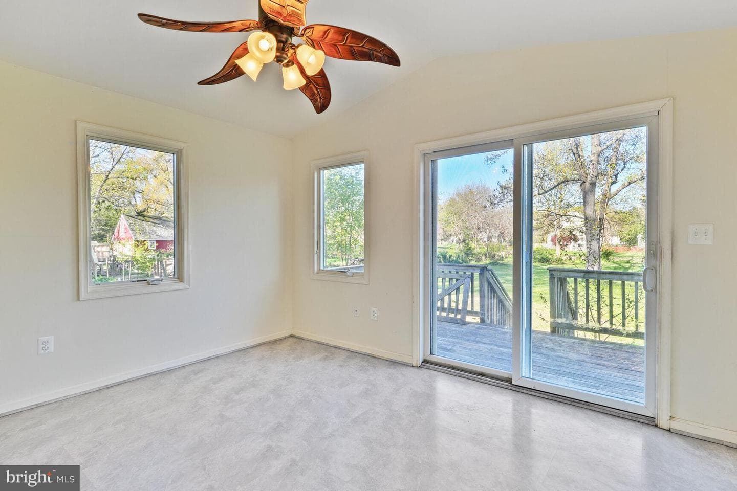 6524 Greenleaf Street photo 8