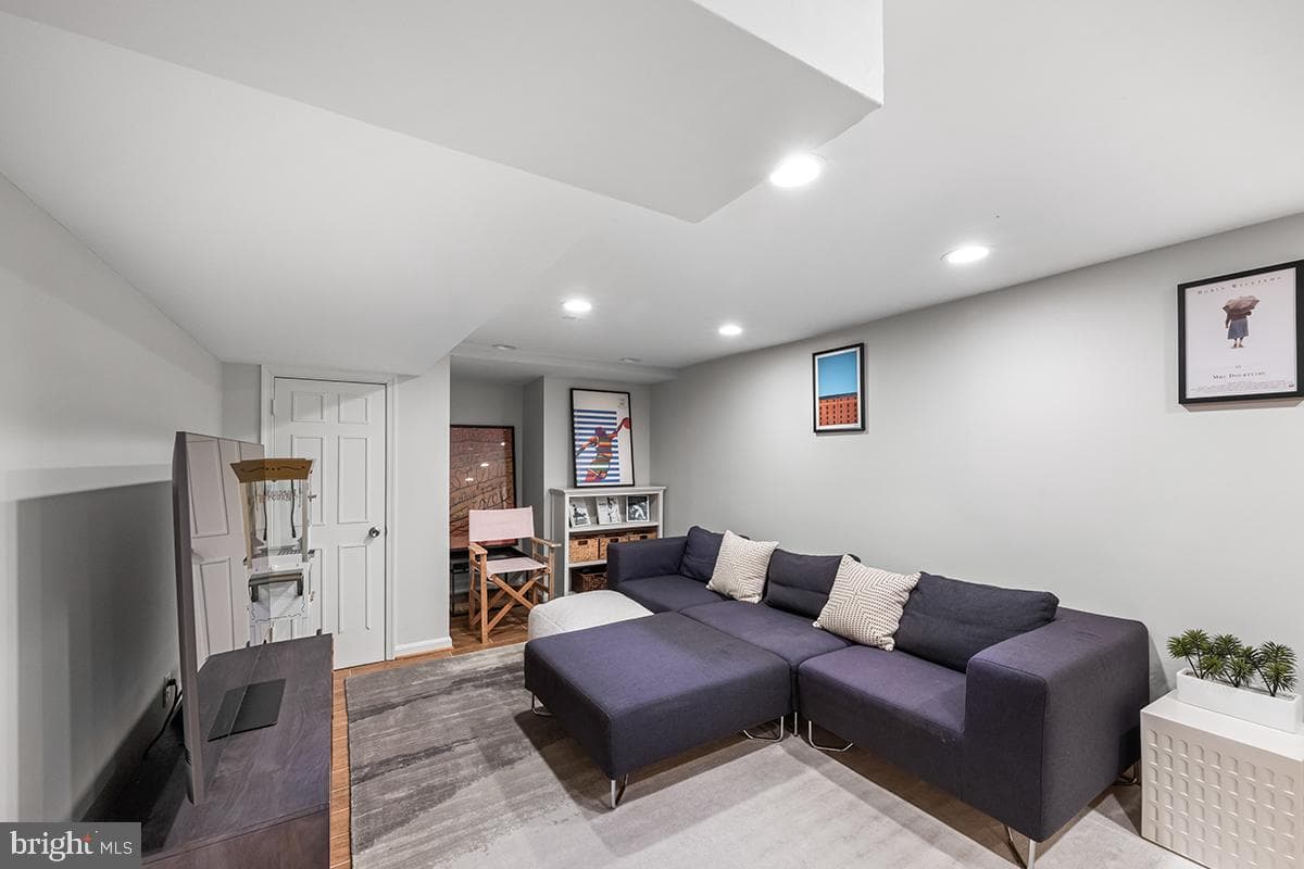 7112 Stanchion Lane photo 29
