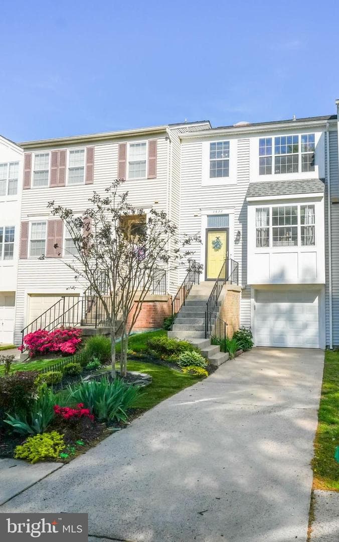 3608 Sweethorn Court photo 2