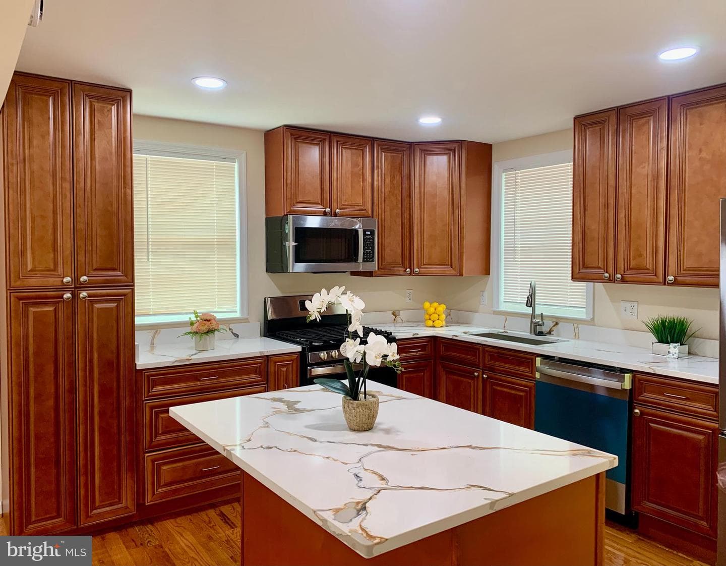 2500 Fairhaven Avenue photo 3