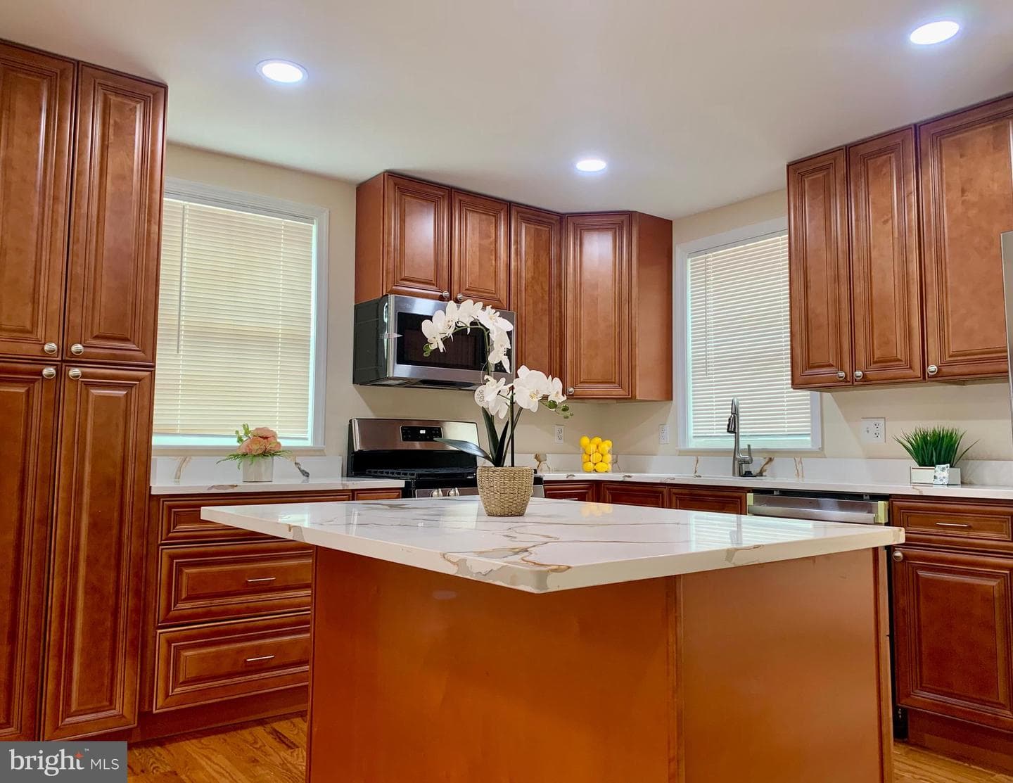 2500 Fairhaven Avenue photo 4