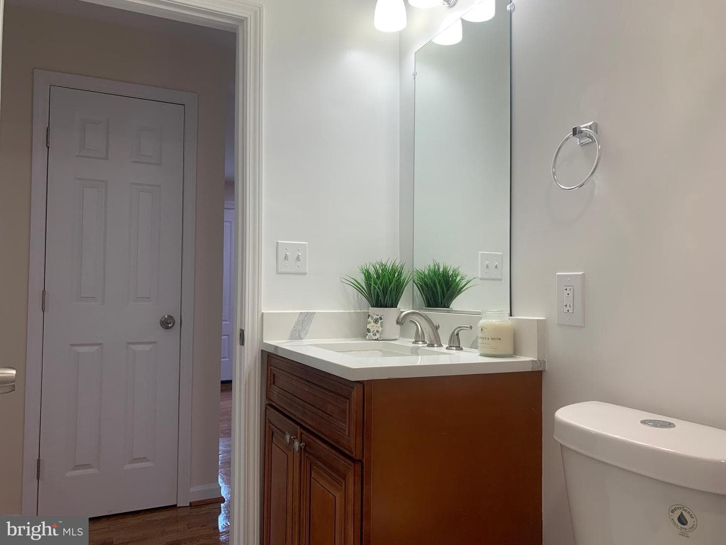 2500 Fairhaven Avenue photo 5