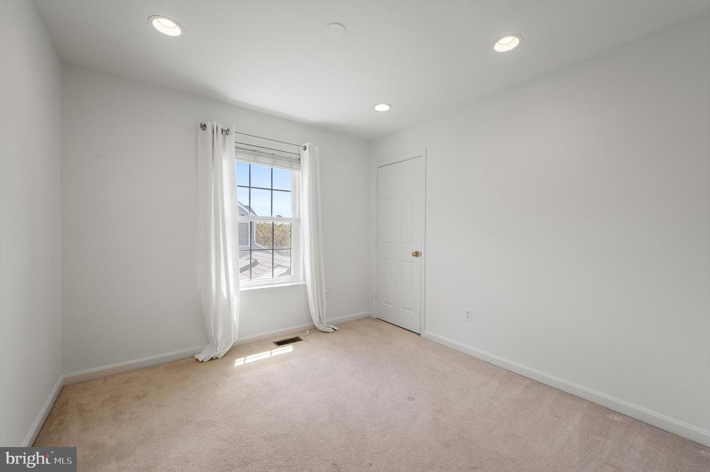 6919 Sharpsburg Drive photo 37