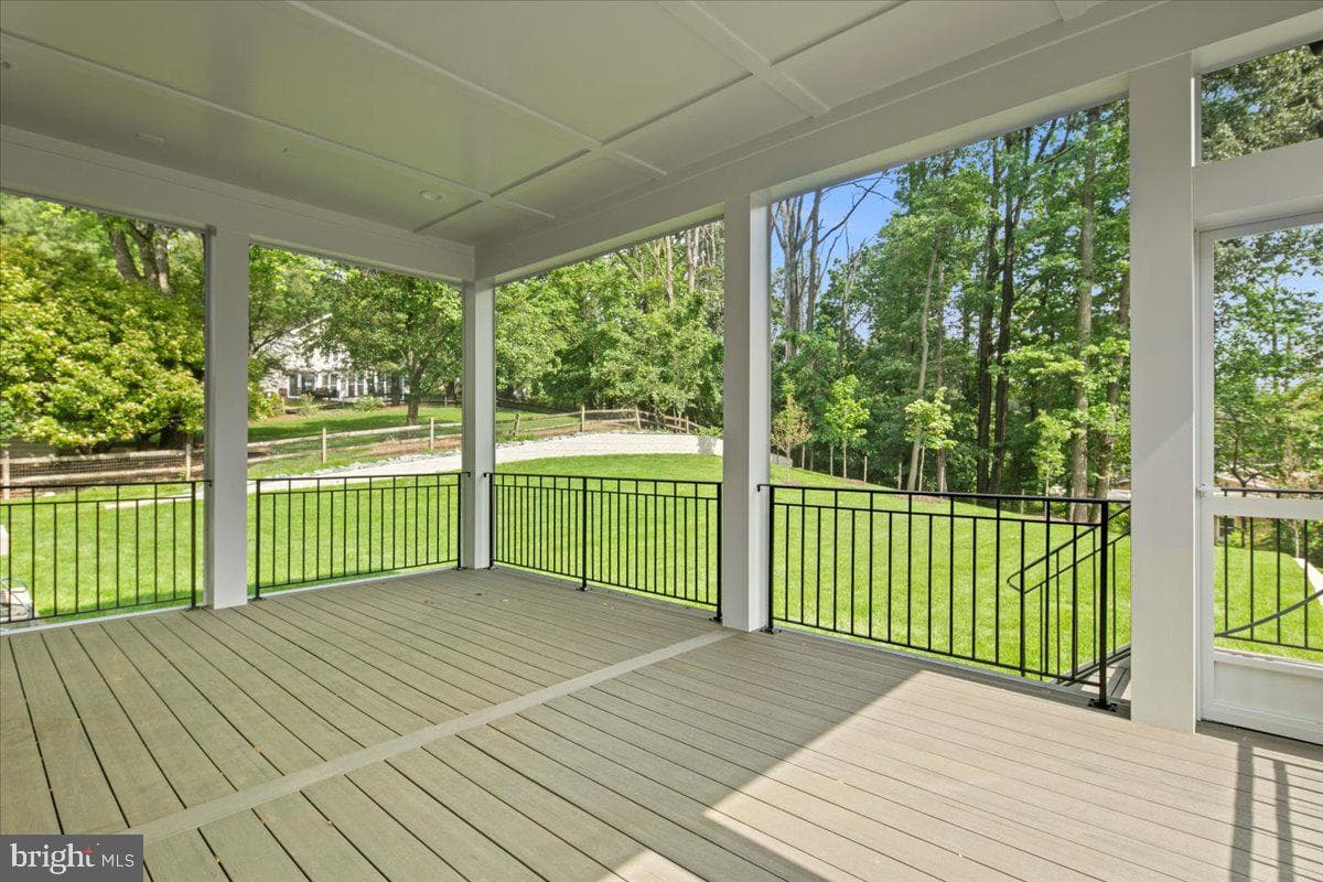 2040 Freedom Lane photo 25