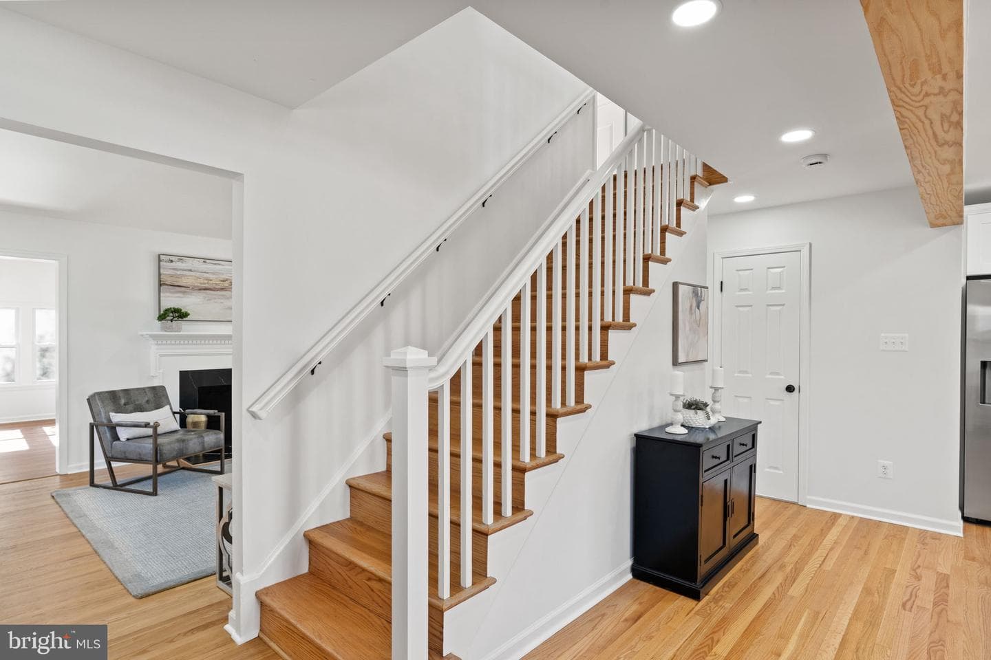 913 Dewolfe Drive photo 2