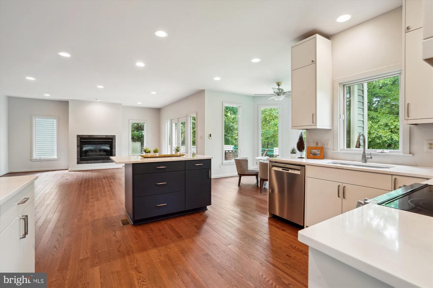 1145 Water Pointe Lane photo 4