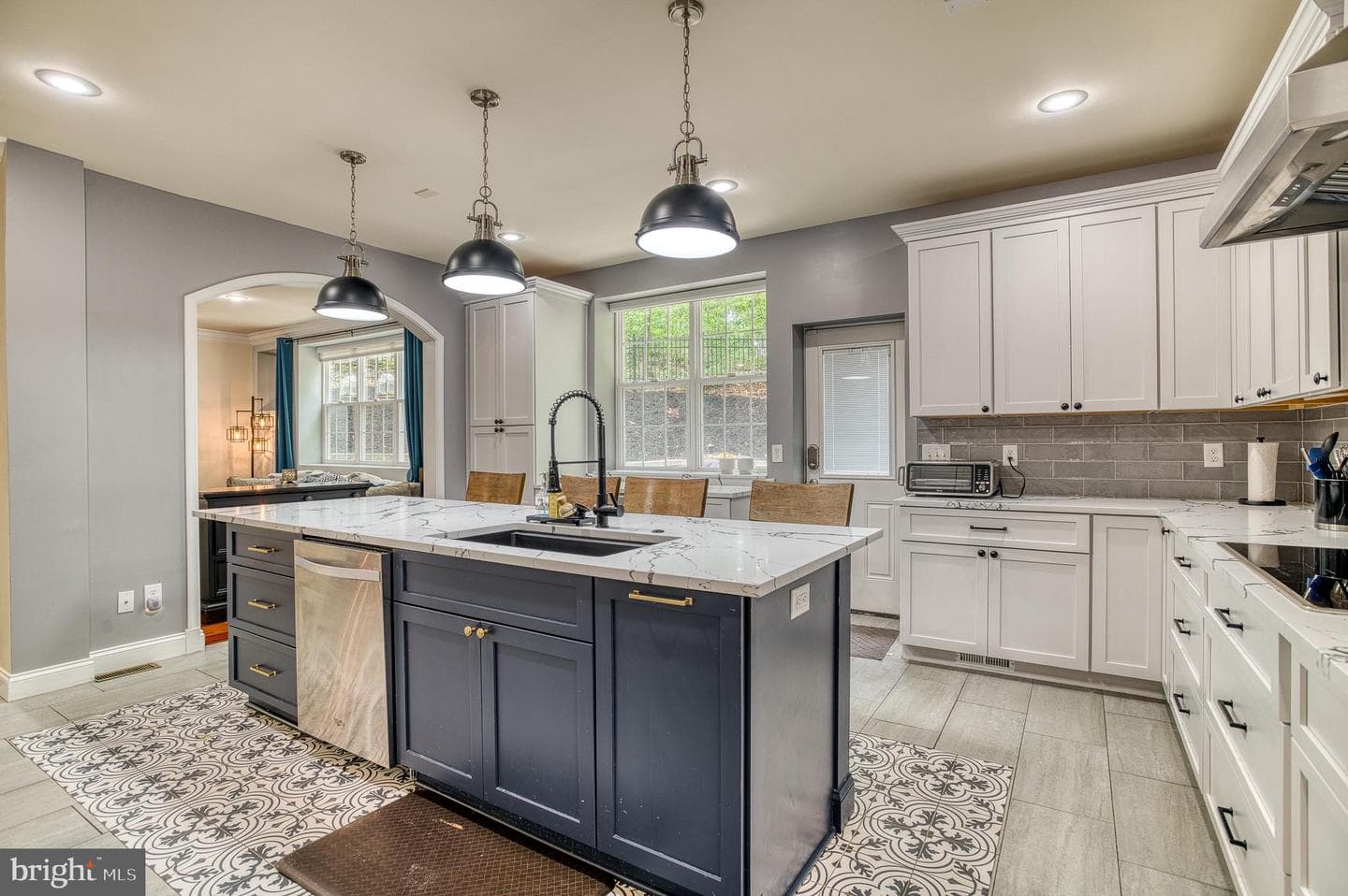 7140 Barry Road photo 18