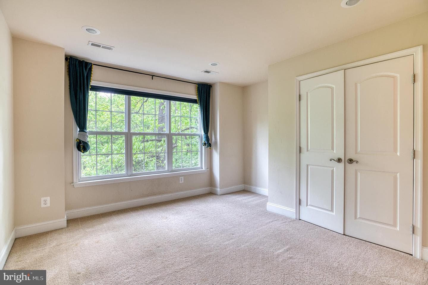 7140 Barry Road photo 30