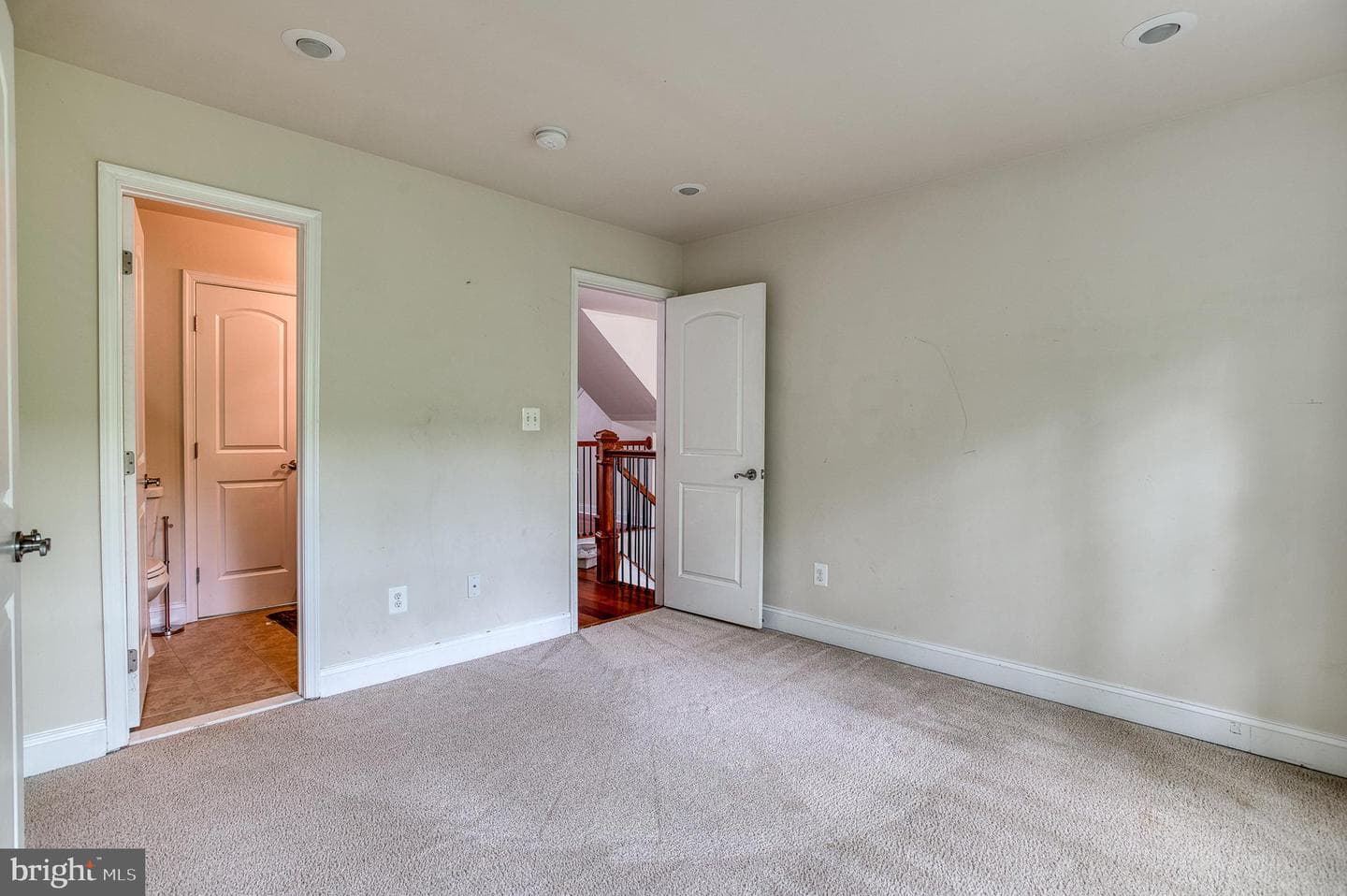 7140 Barry Road photo 31