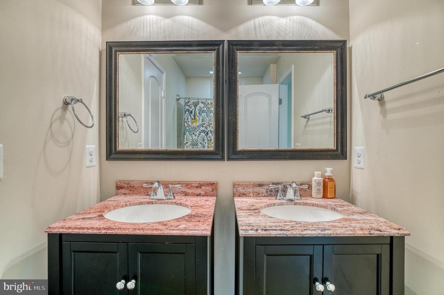 7140 Barry Road photo 32