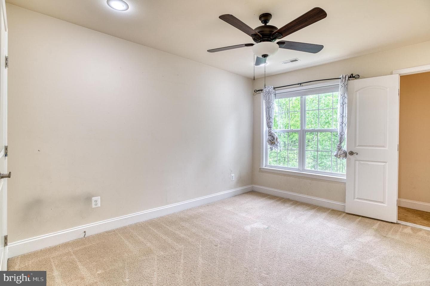 7140 Barry Road photo 35