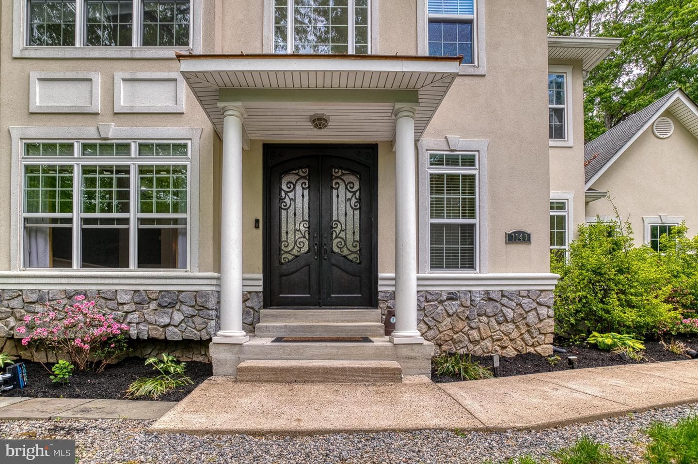 7140 Barry Road photo 4