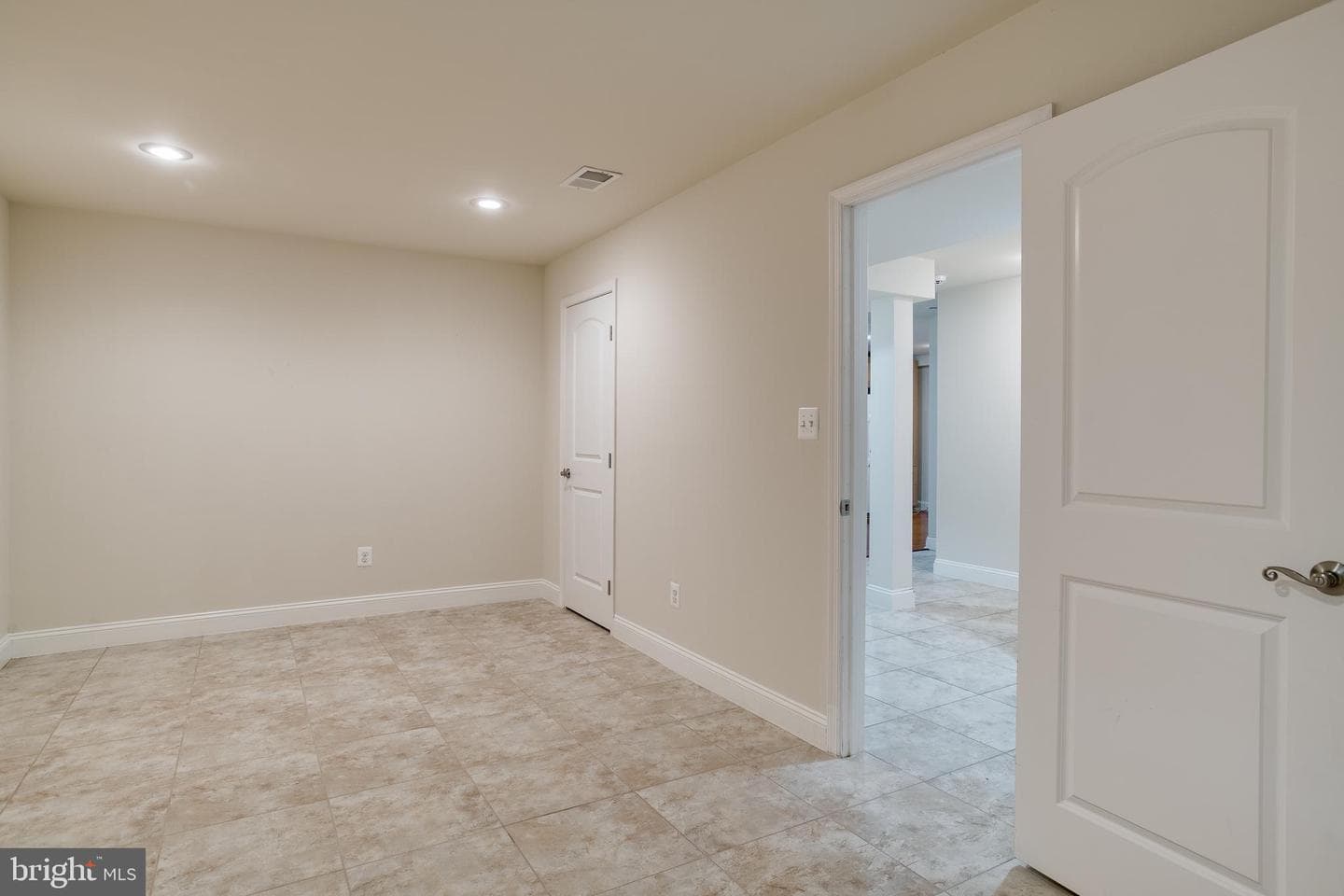 7140 Barry Road photo 46