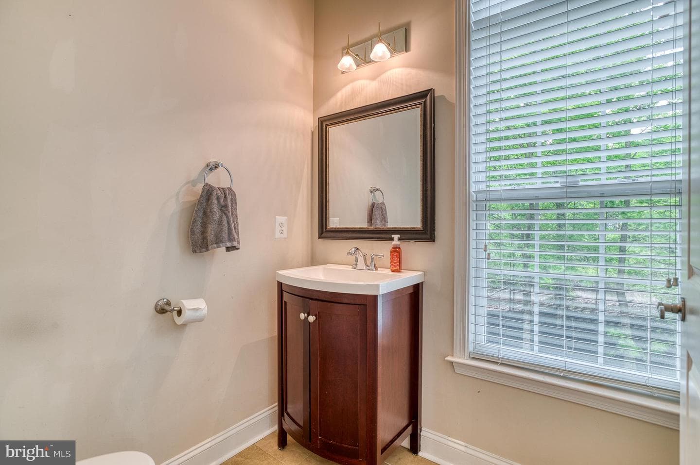 7140 Barry Road photo 9