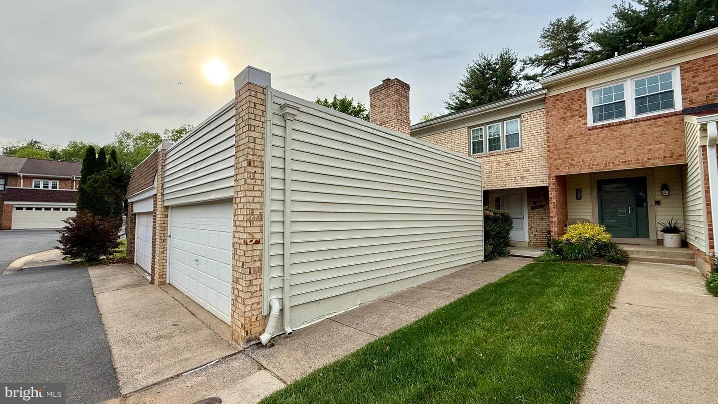 732 Hunter Court SW