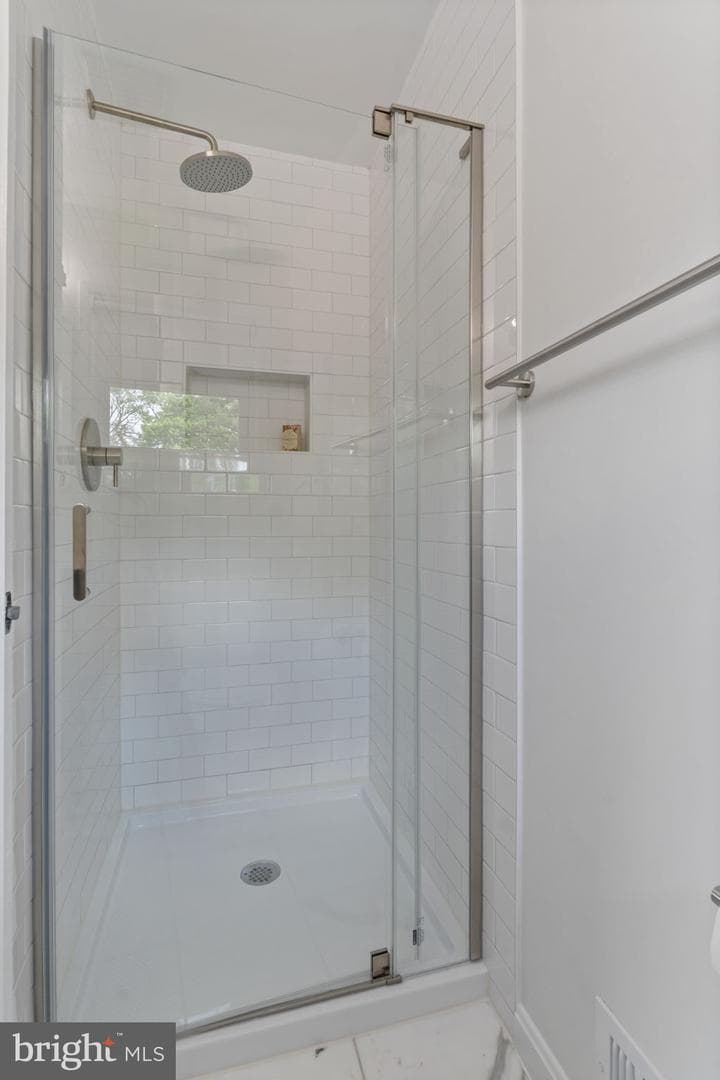 7024 Statendam Court photo 32