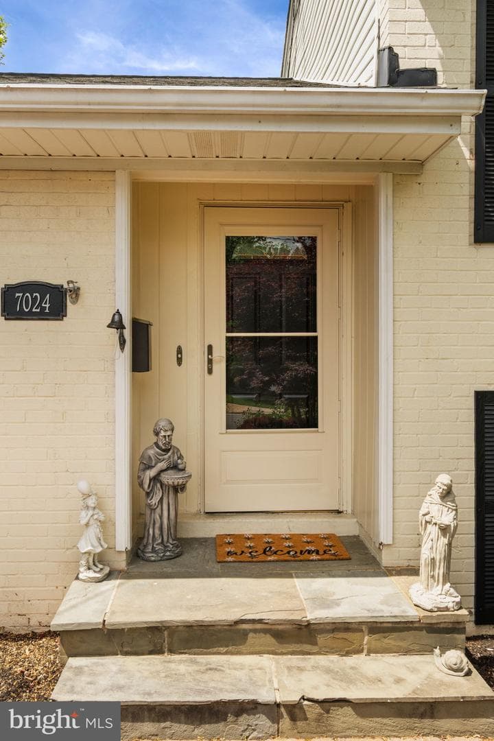 7024 Statendam Court photo 6