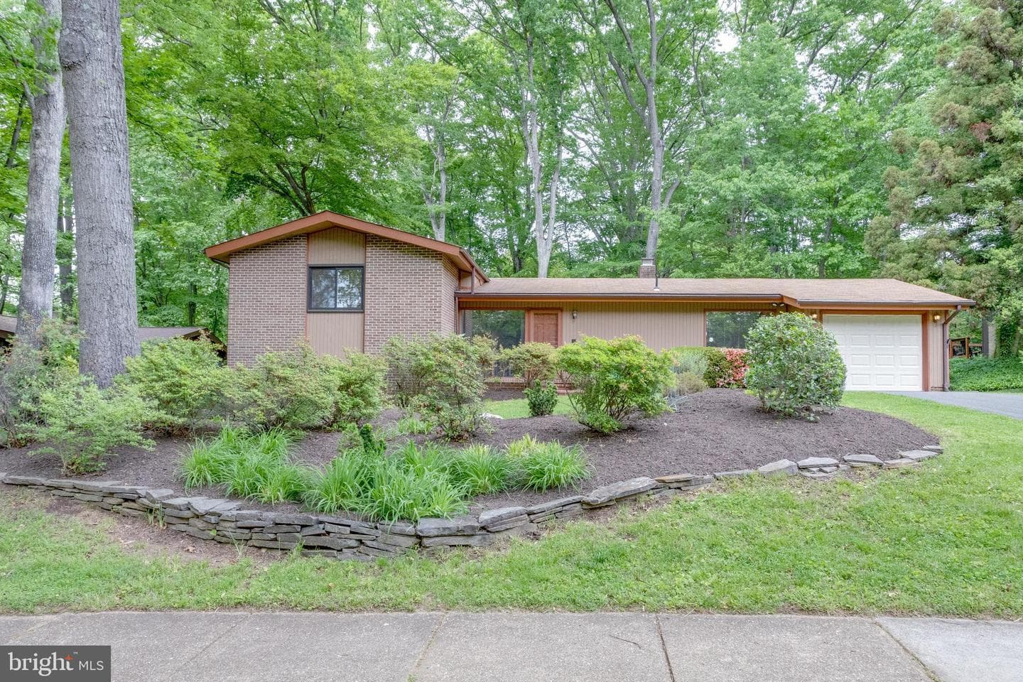 8608 Battailles Court photo 2