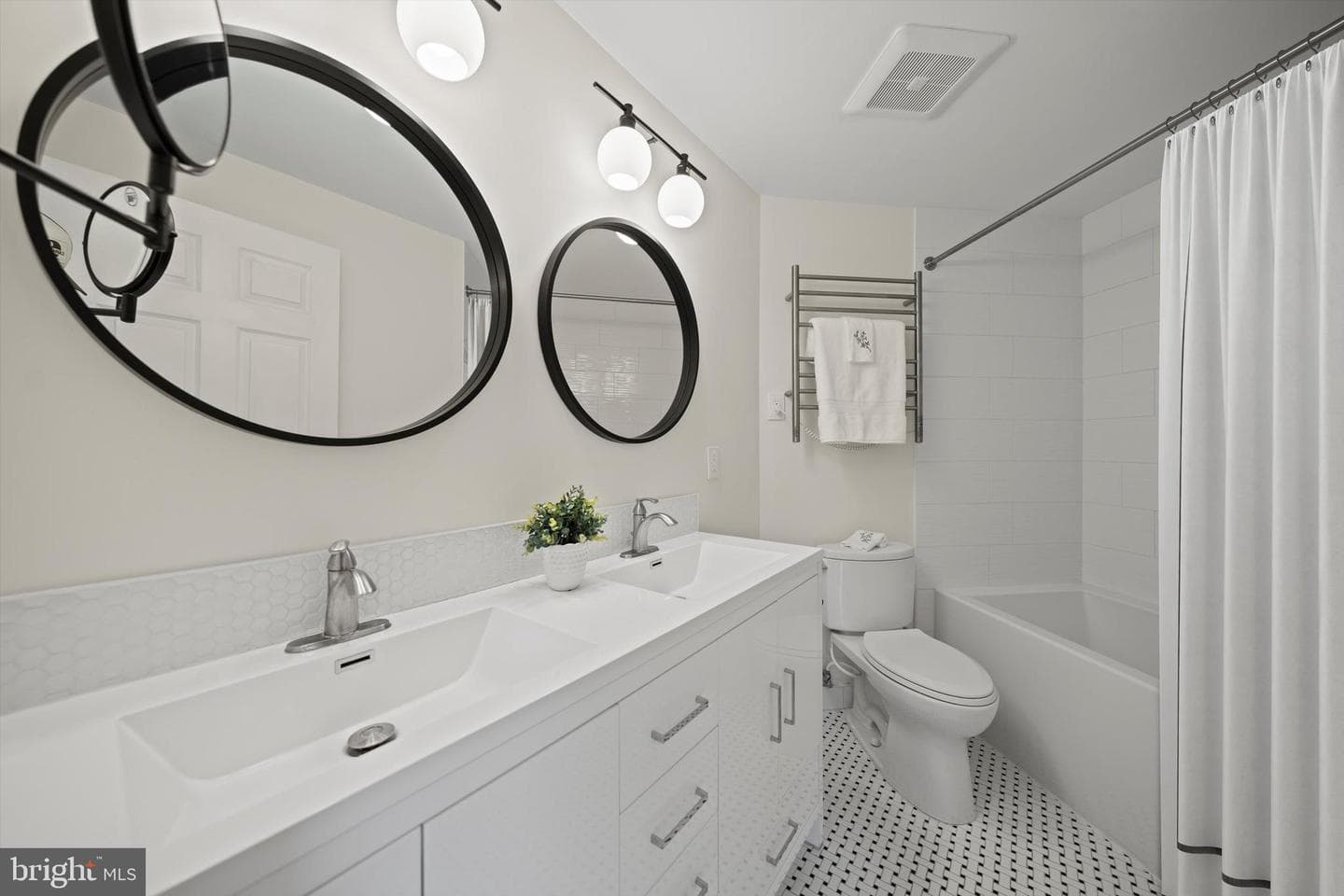 1641 International Drive #215 photo 5
