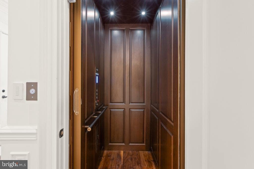 1039 Aziza Court photo 21