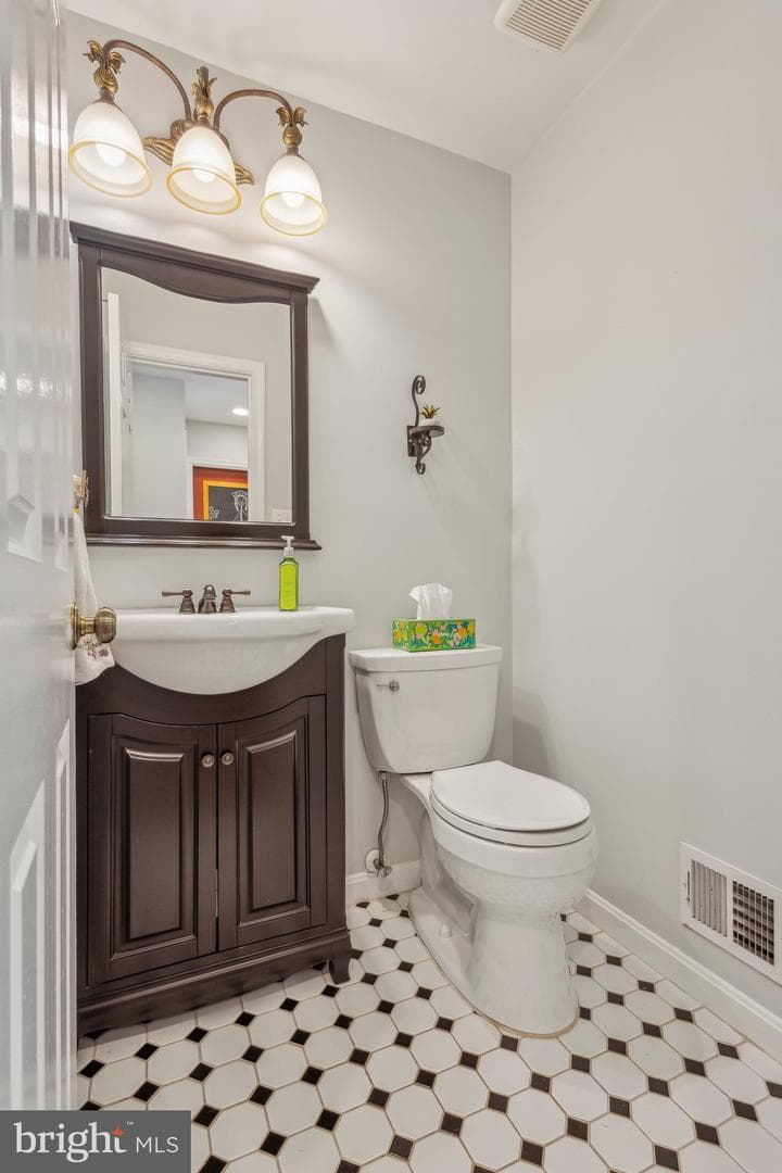 6813 Jeremiah Court photo 13