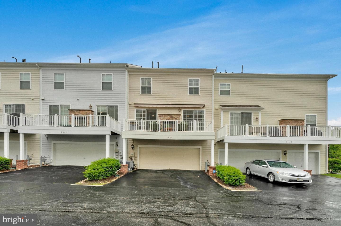 109 Anthem Avenue photo 35