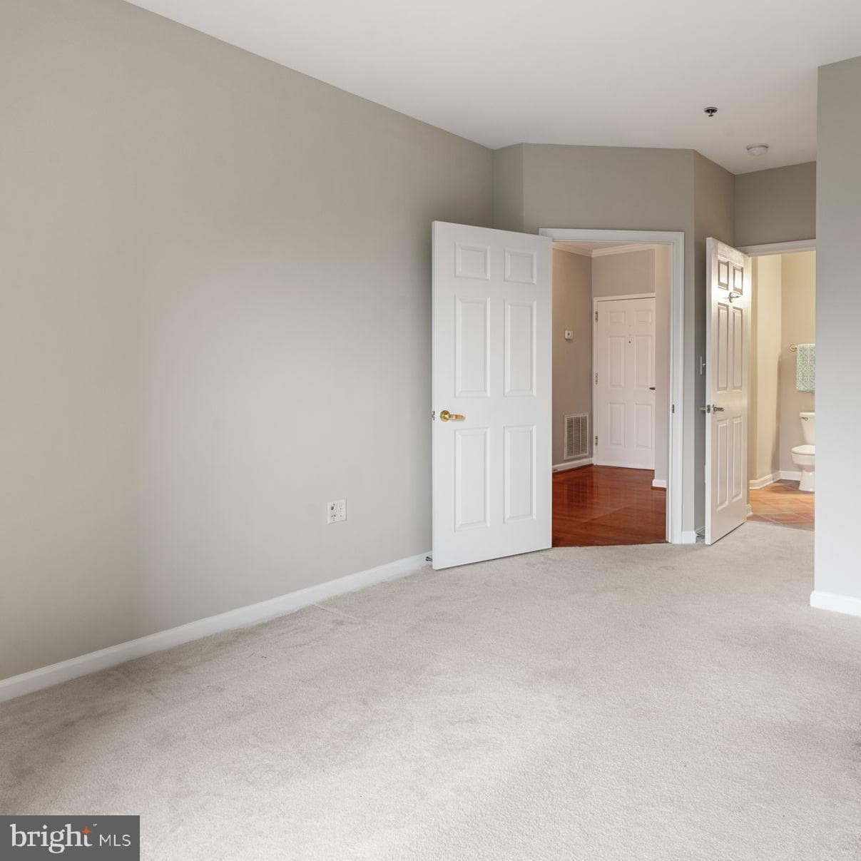 1860 Stratford Park Place #305 photo 21