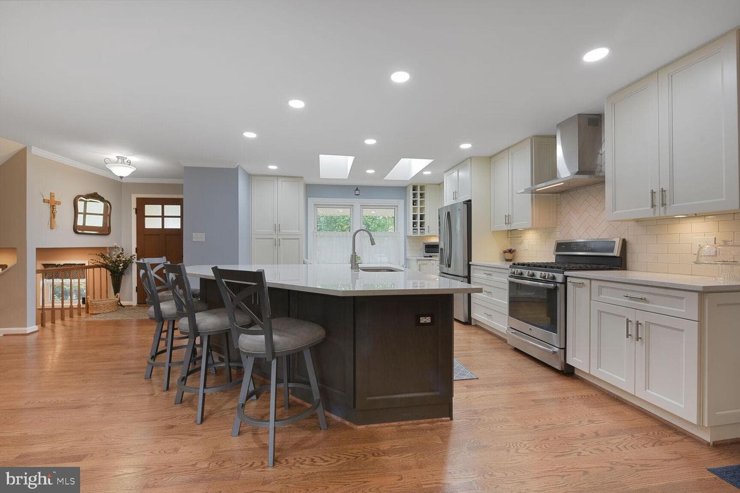 14815 Cranoke Street photo 4