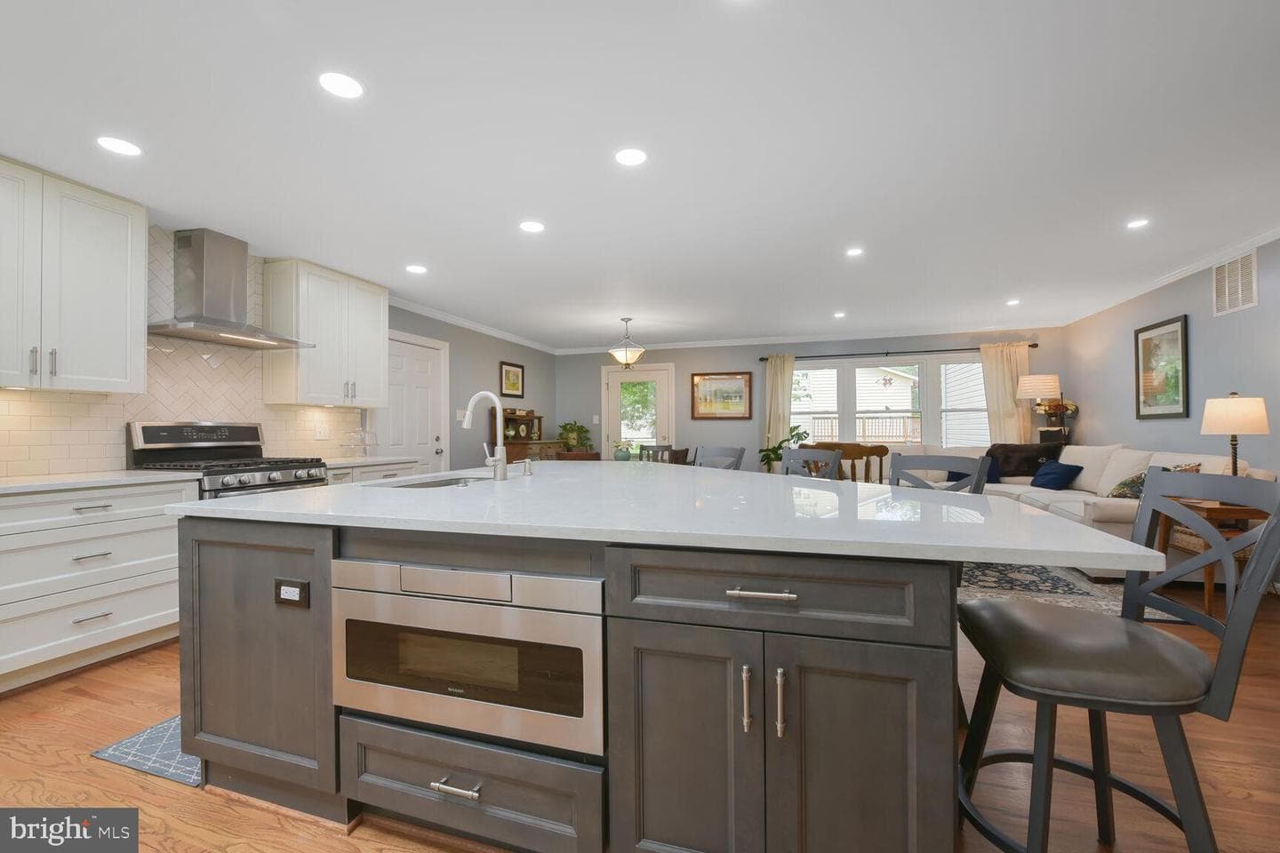 14815 Cranoke Street photo 8