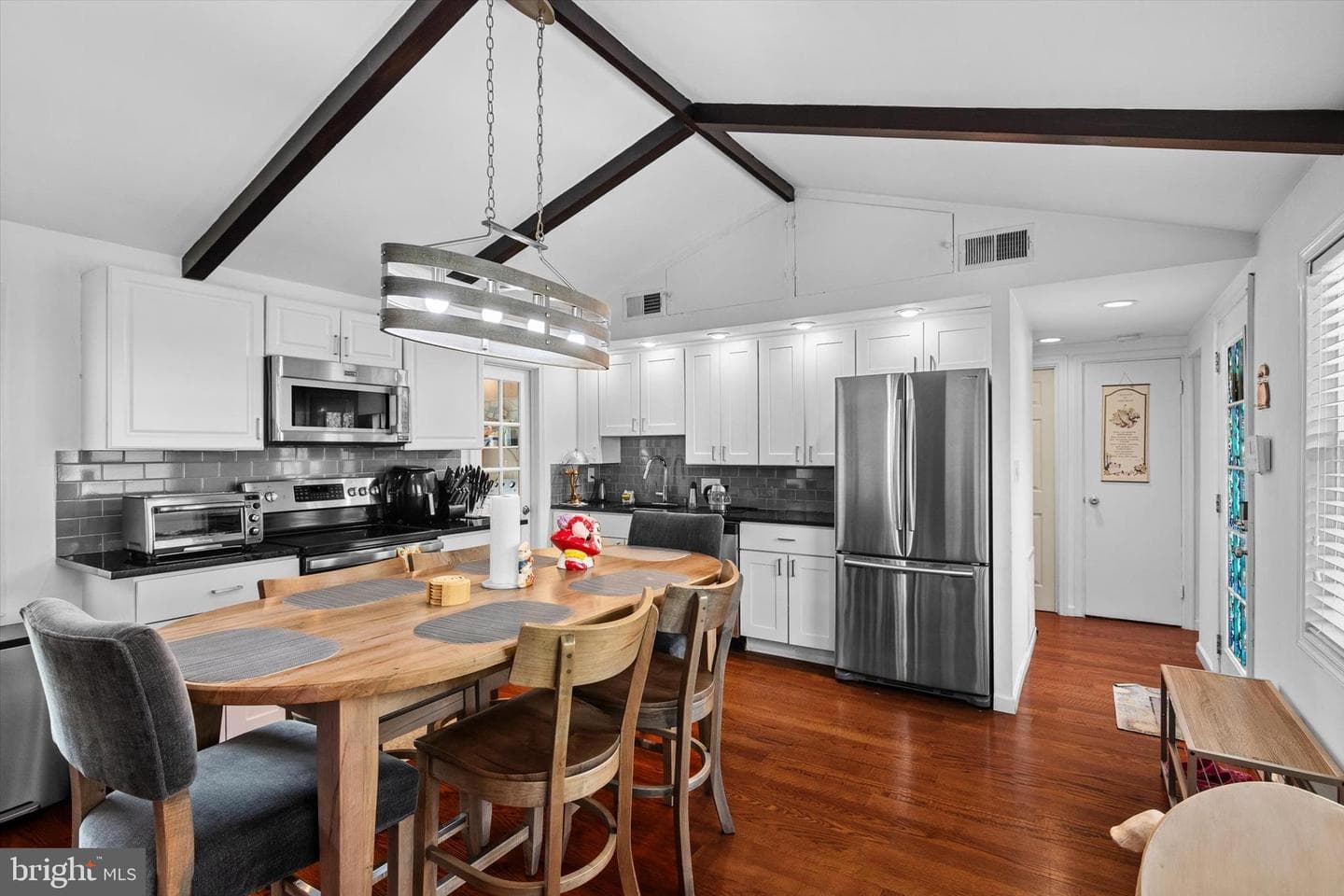 10412 Midway Lane photo 4