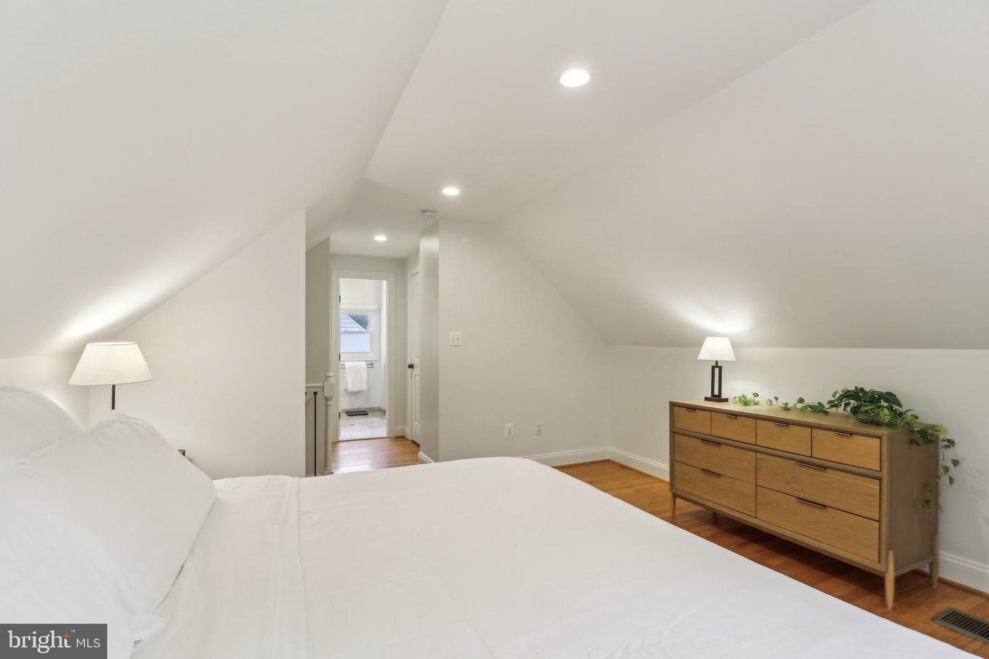 7137 Oakland Avenue photo 39