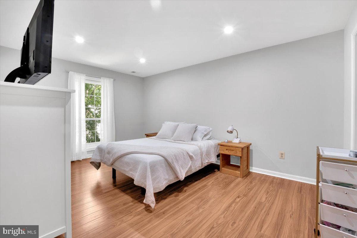 10096 Oakton Terrace Road #10096 photo 17