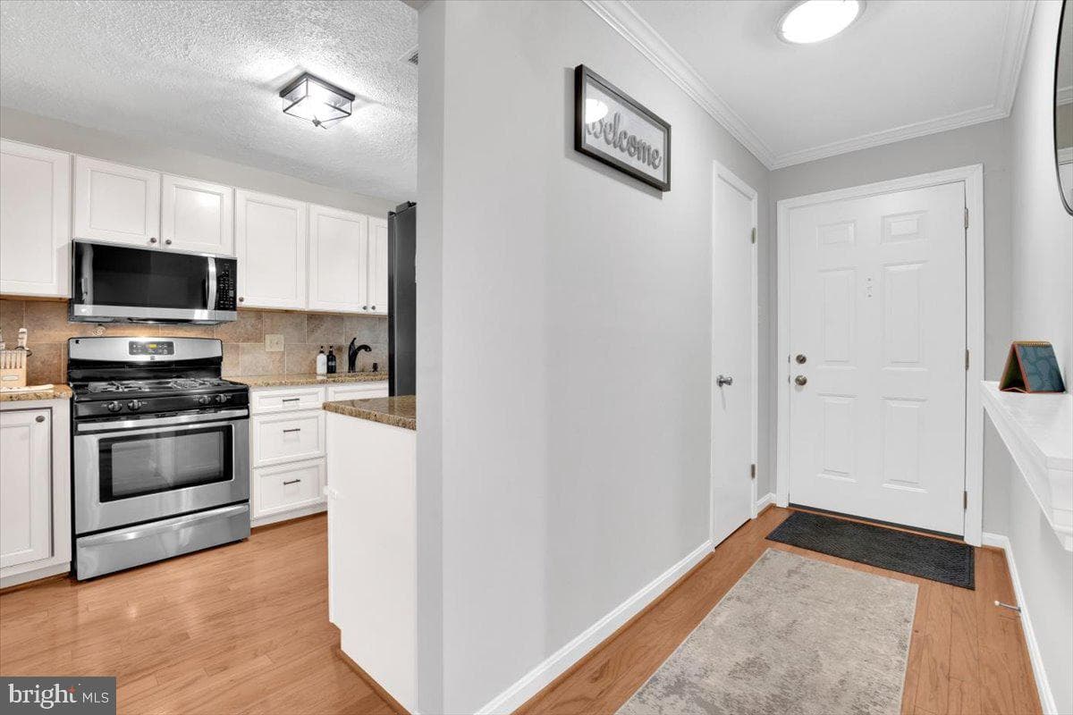 10096 Oakton Terrace Road #10096 photo 4