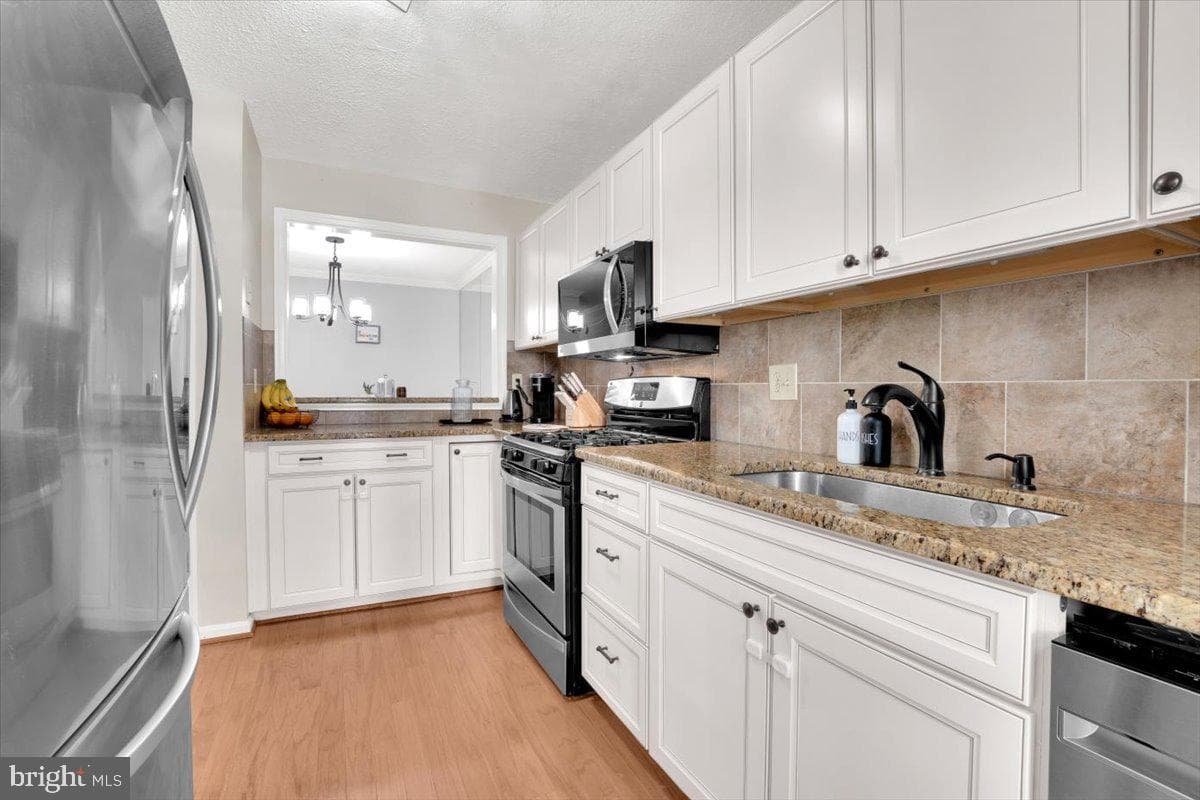 10096 Oakton Terrace Road #10096 photo 6