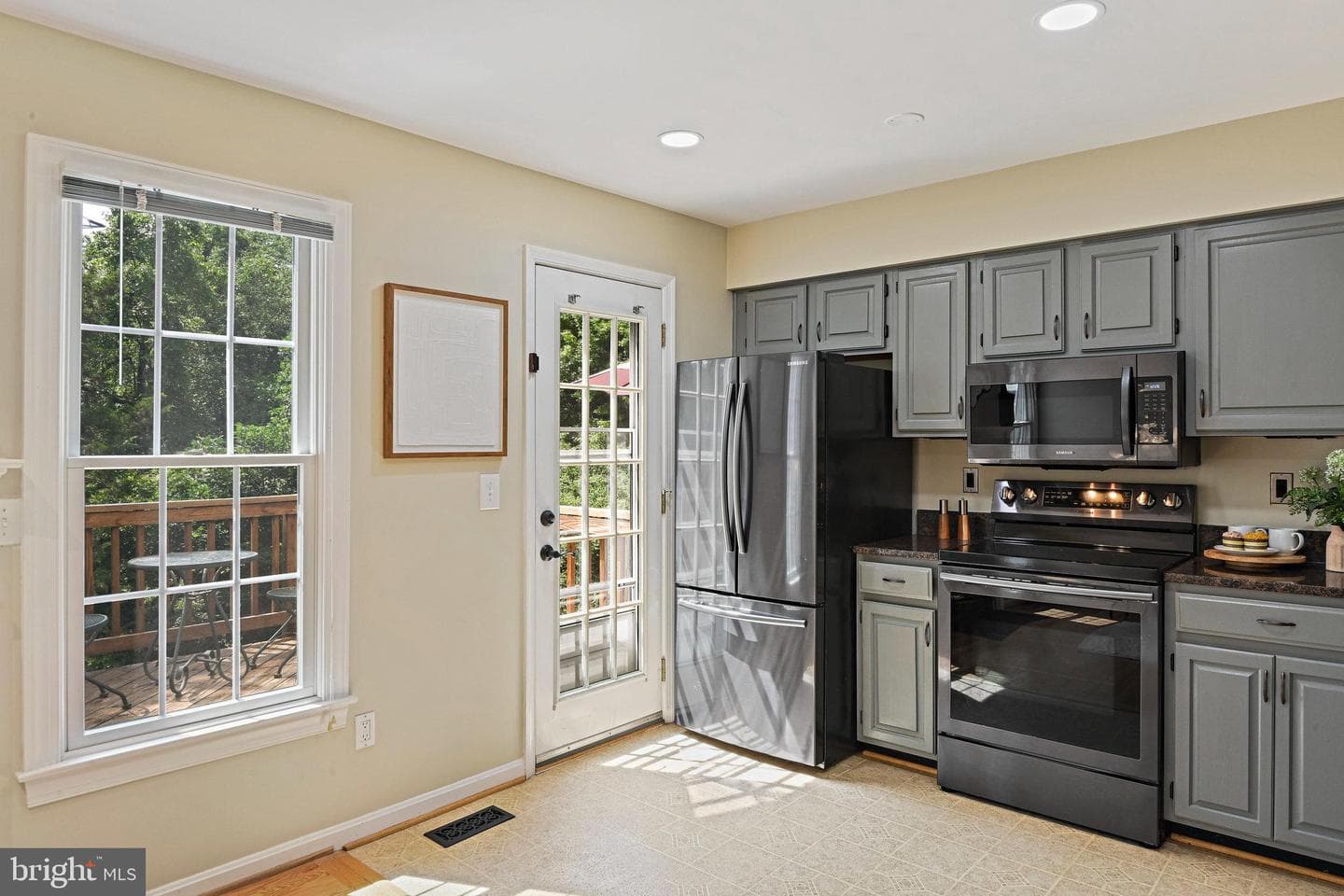 1205 Bond Street photo 11