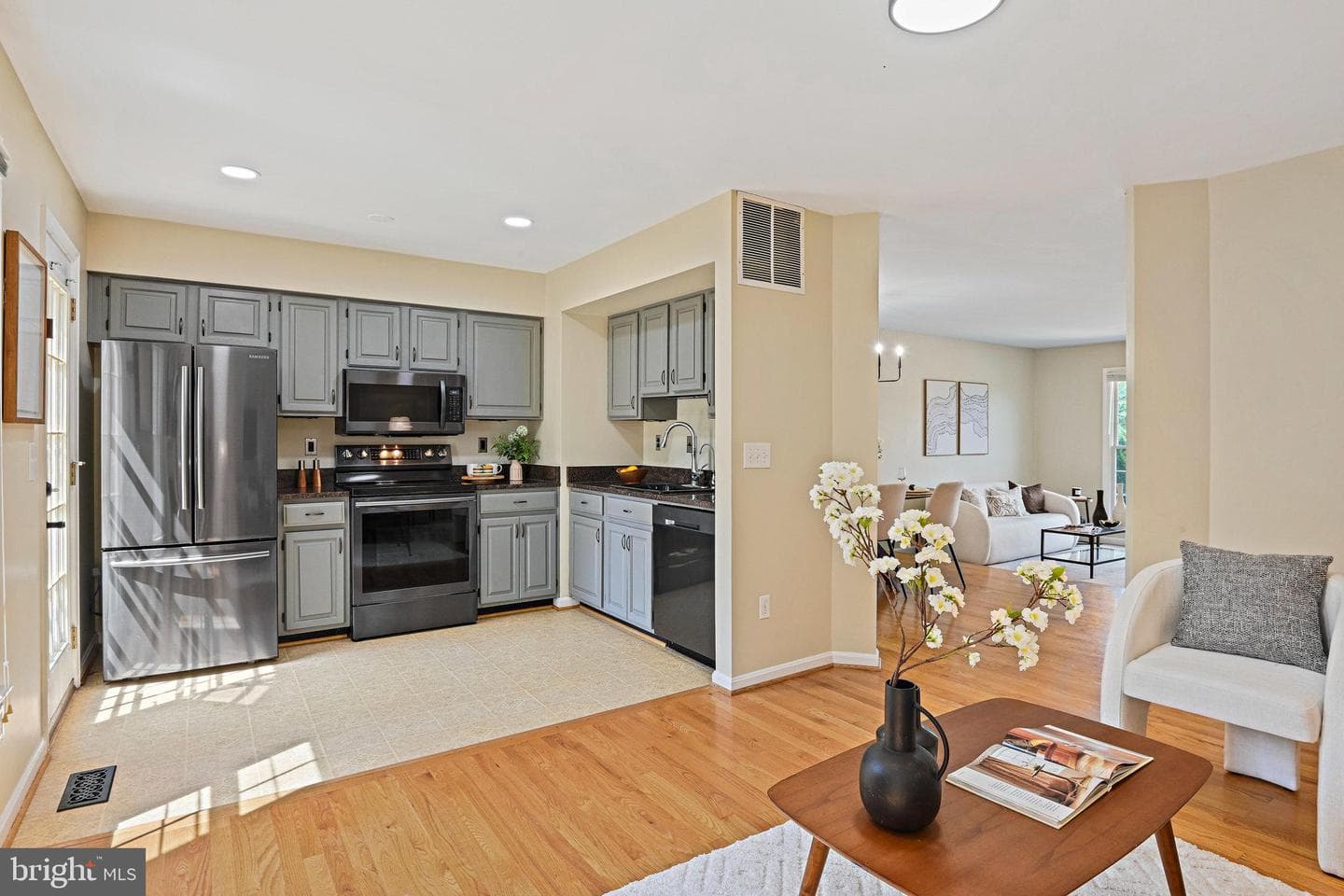 1205 Bond Street photo 13