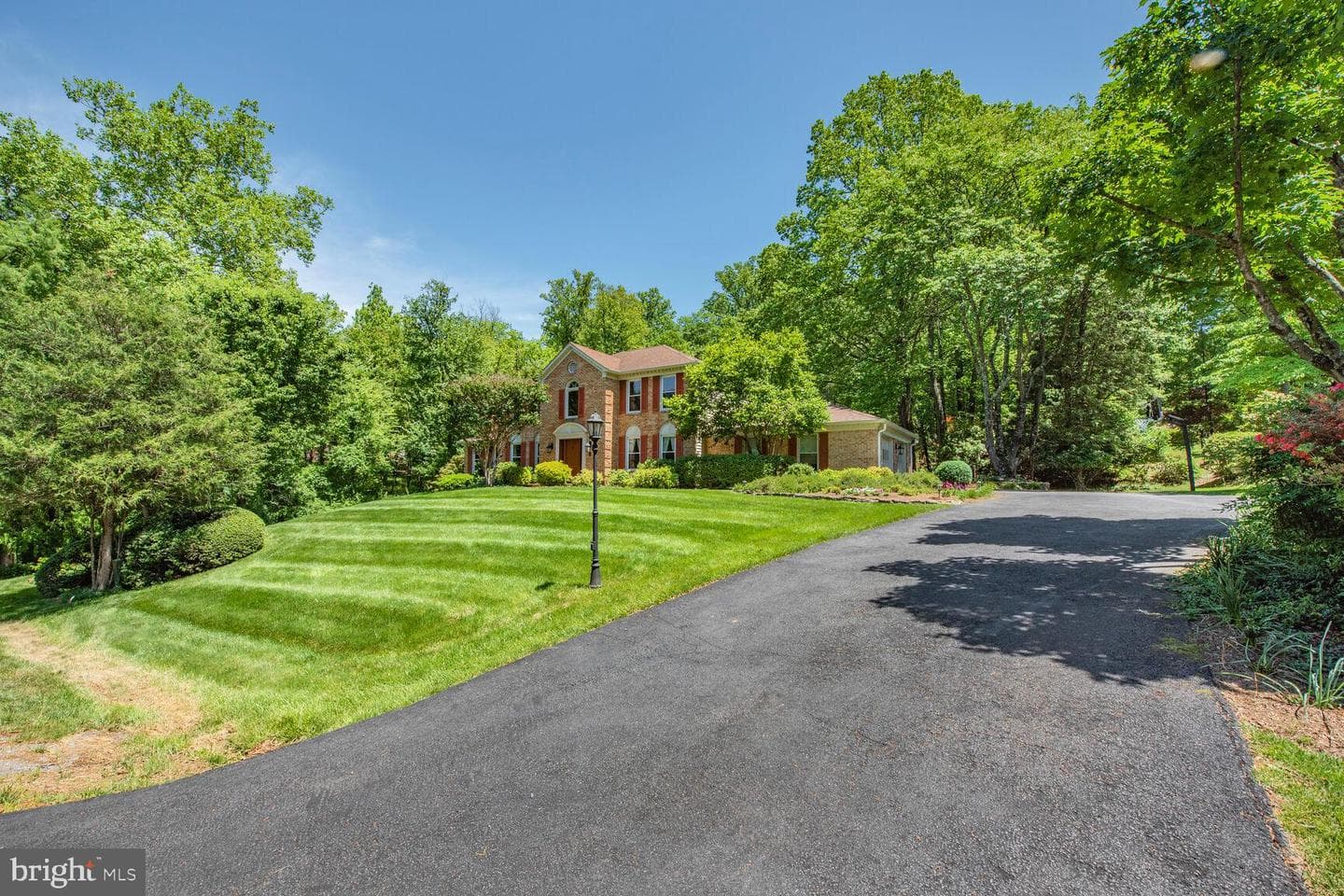 981 Old Holly Drive photo 3