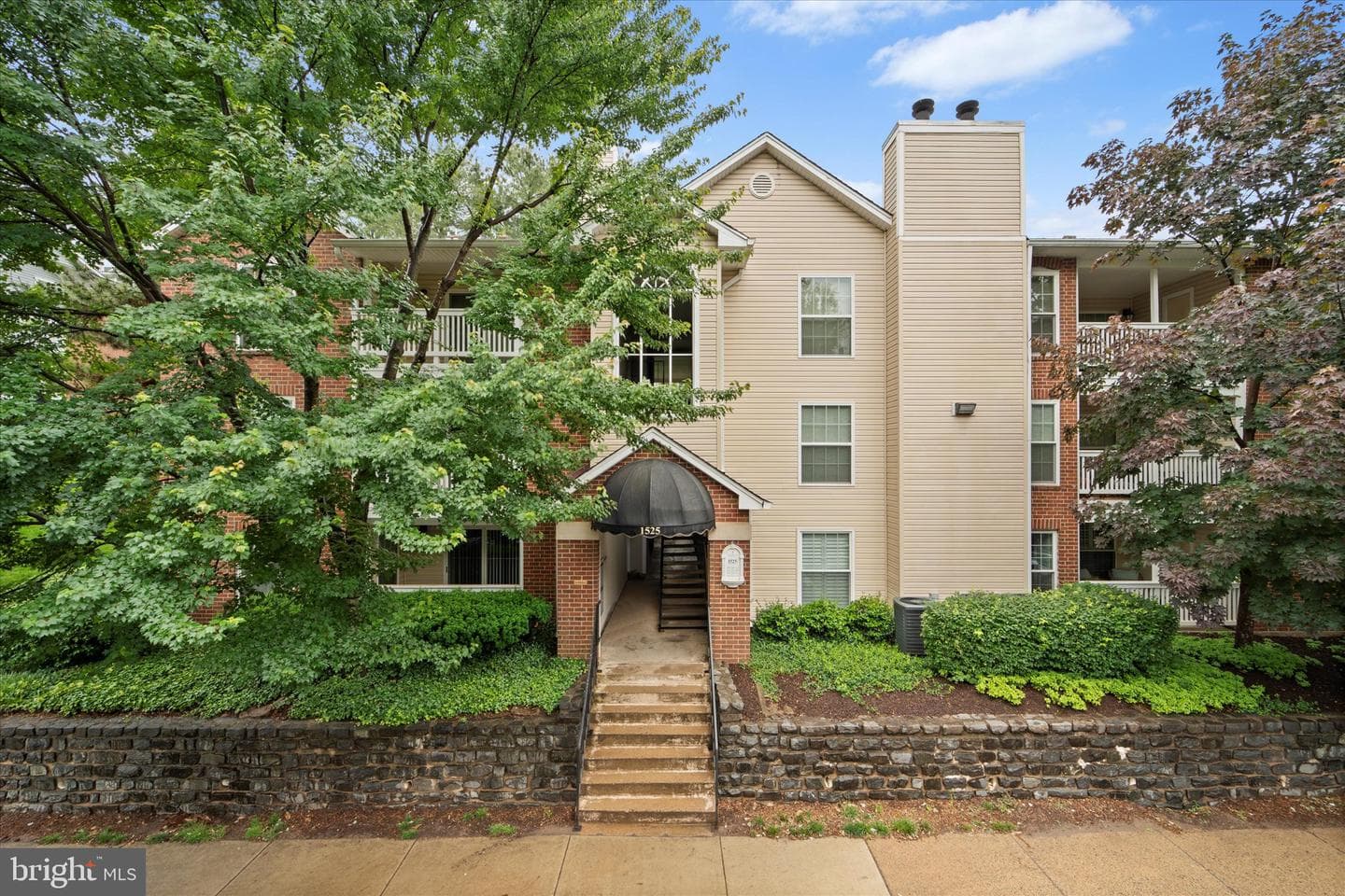 1525 Lincoln Way #203