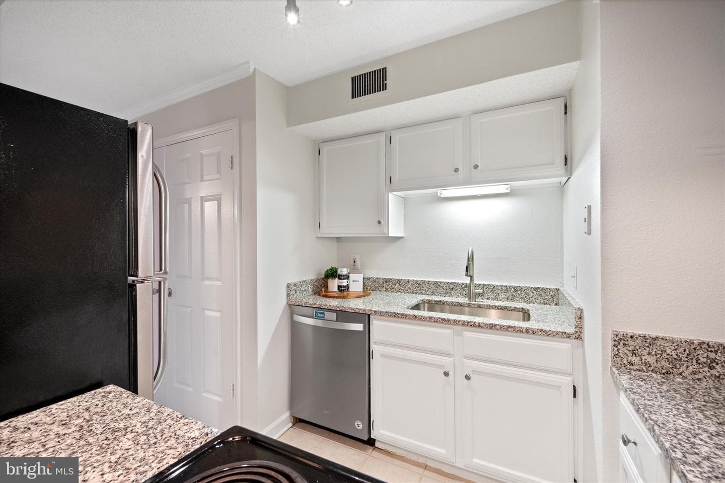 1525 Lincoln Way #203 photo 13