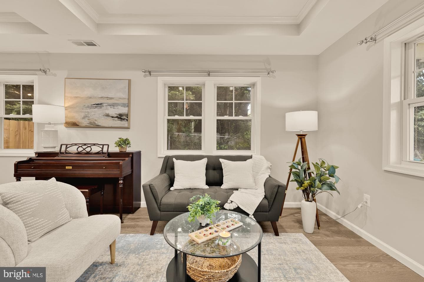 3124 Chepstow Lane photo 4