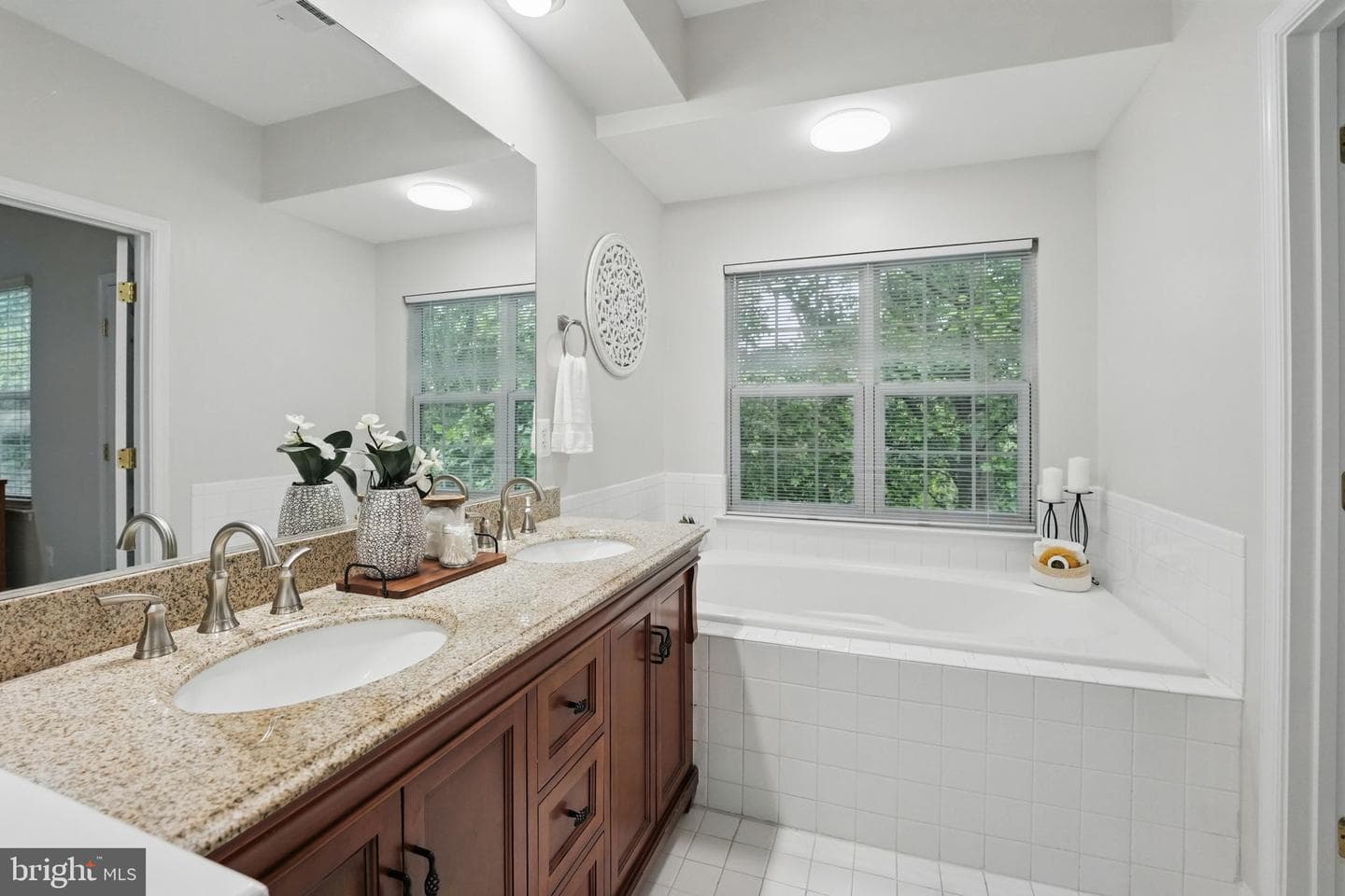 6454 Waterfield Road photo 21