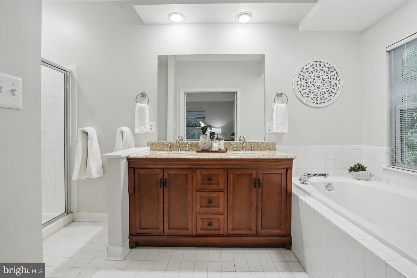 6454 Waterfield Road photo 22