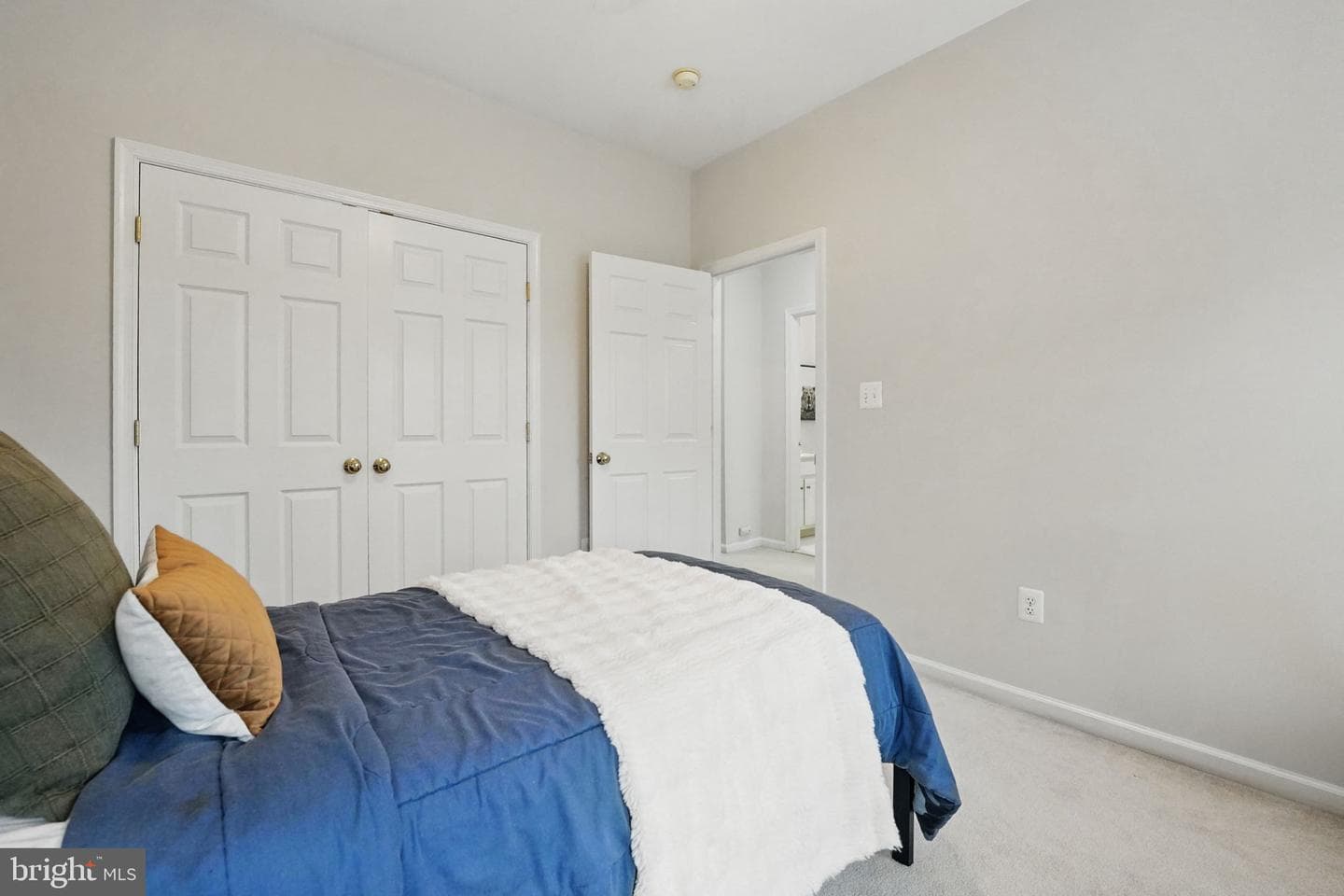 6454 Waterfield Road photo 29