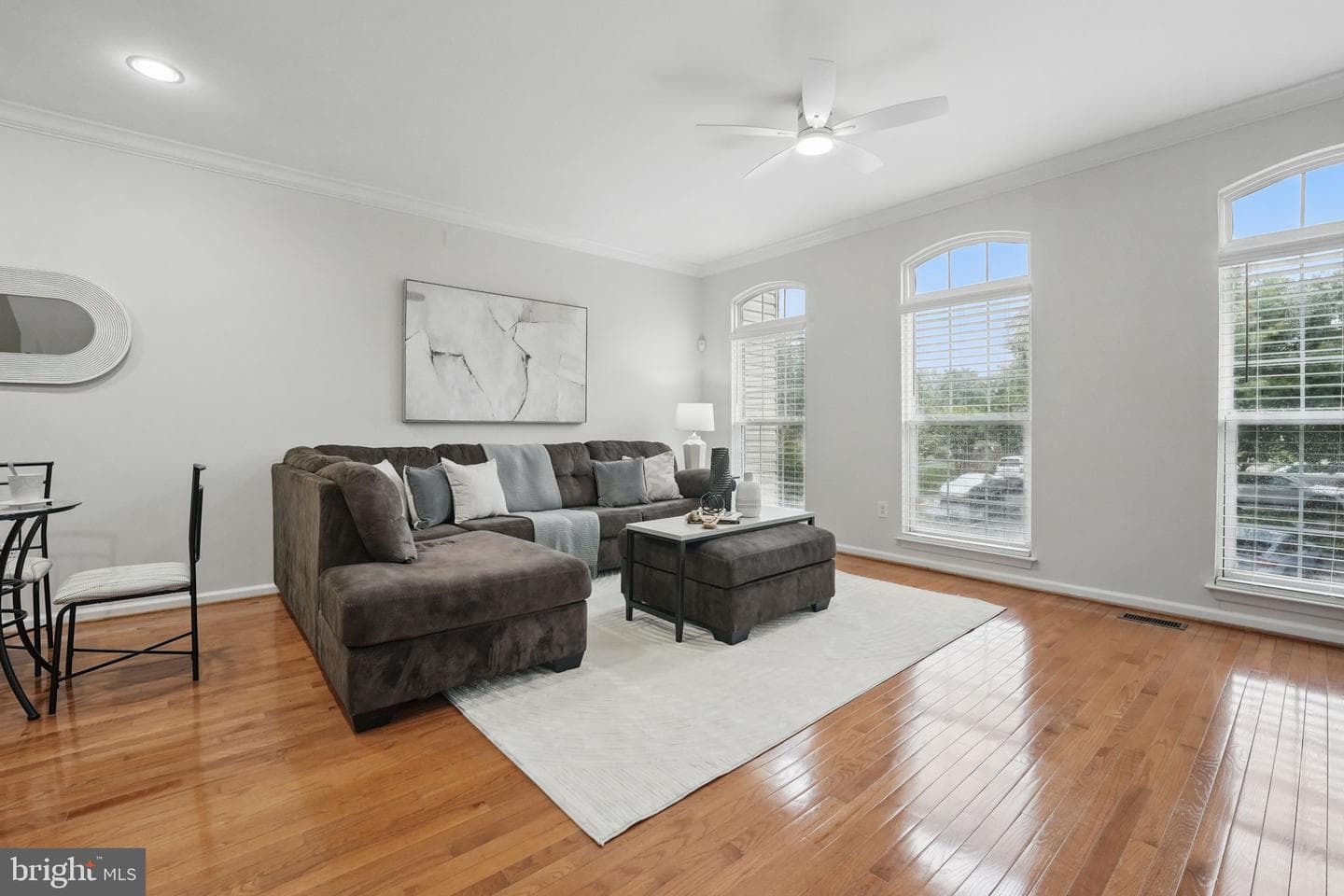 6454 Waterfield Road photo 3