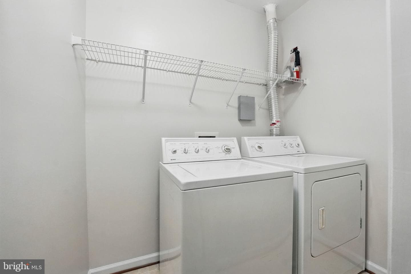 6454 Waterfield Road photo 35